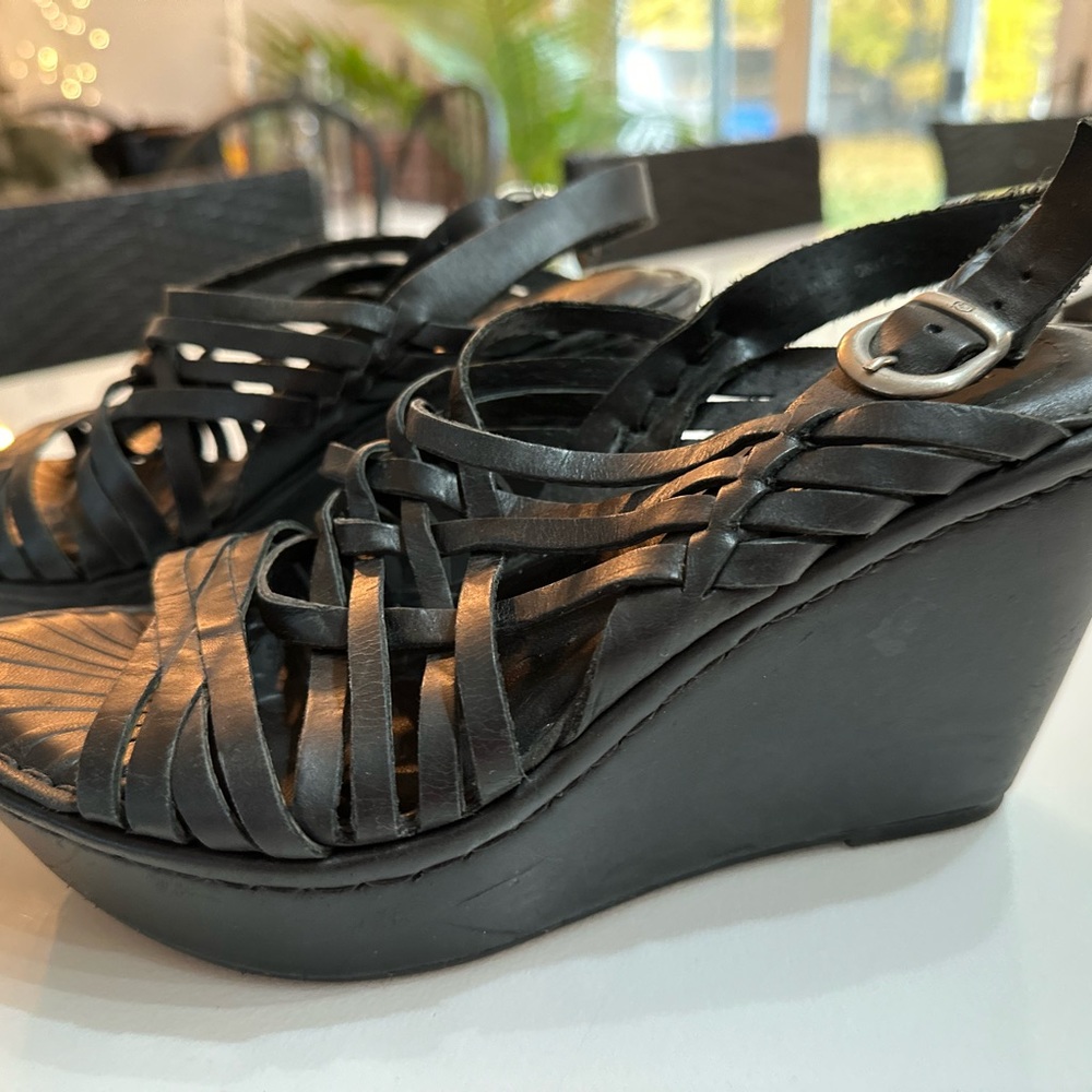 Great shoes, very comfy. Lightly worn.